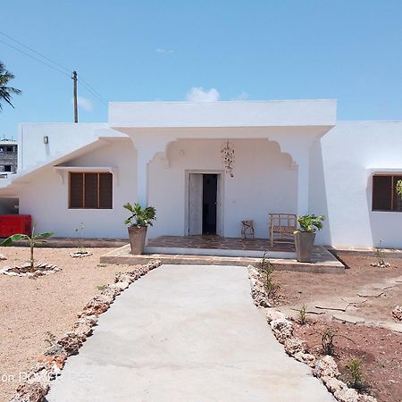 Red Land House Acomodação com café da manhã Watamu Exterior foto